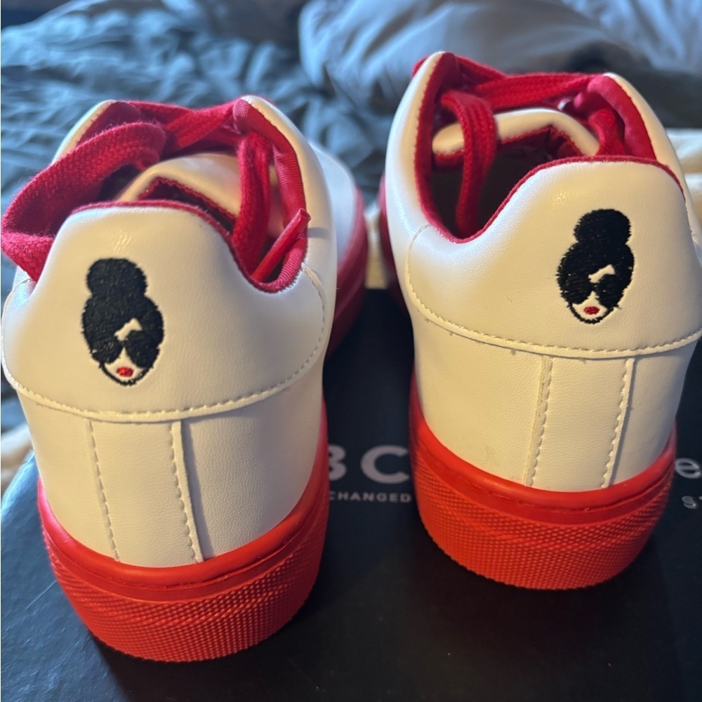 NIB Alice and Olivia Thea Sneaker - Picture 3 of 8